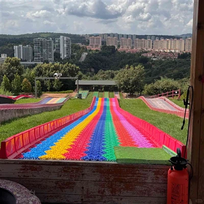Rainbow Slaytlar Küresel Popülerlik Kazanıyor, Yenilikçi Tasarım Açık Hava Eğlencesinde Yeni Tren...